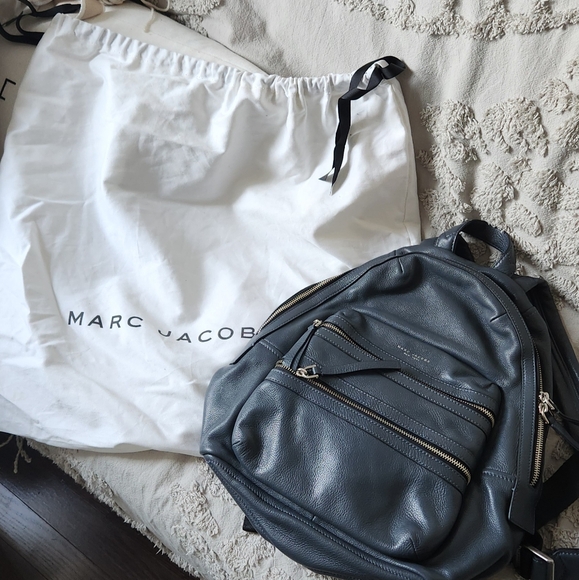 Marc Jacob's gray leather backpack - Picture 4 of 4